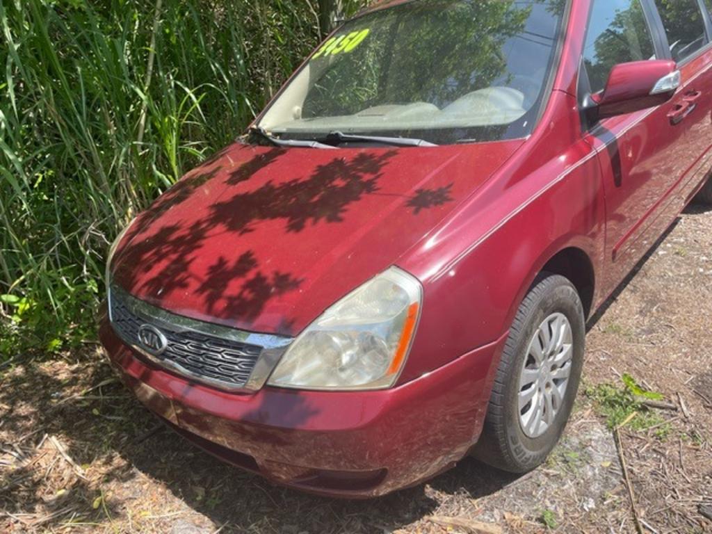 2011 Kia Sedona LX's photo